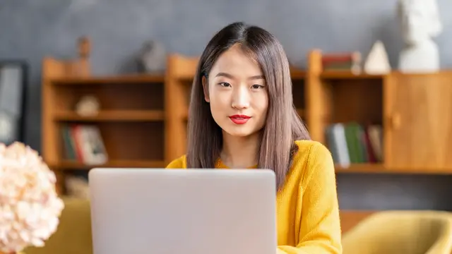 cerdas baju kuning santai mandiri