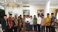 Wakil Ketua Dewan Perwakilan Daerah Republik Indonesia Akhmad Muqowam beserta tokoh nasional lainnya bersilaturahmi ke kediaman Wakil Presiden Indonesia terpilih Prof. DR. KH. Ma’ruf Amin di daerah Menteng, Jakarta, Rabu (10/7).