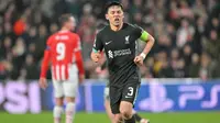 Gelandang Liverpool asal Jepang #03, Wataru Endo (C), bereaksi selama&nbsp;matchday ke-8 fase liga Liga Champions UEFA antara PSV Eindhoven (NED) dan Liverpool FC (ENG) di Stadion Philips, di Eindhoven, pada 29 Januari 2025. (NICOLAS TUCAT/AFP)