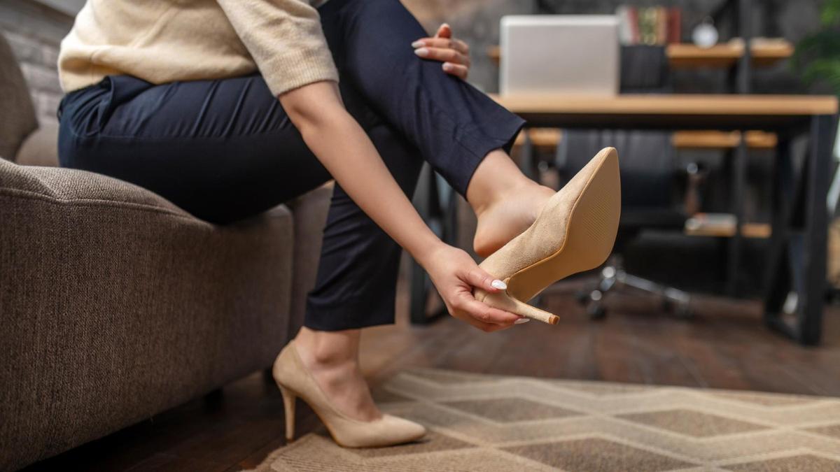 7 Cara Membuat Sepatu Baru Tidak Membuat Kaki Lecet agar Tetap Nyaman Dipakai Seharian