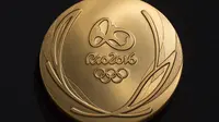 Pembuatan medali emas tersebut berlangsung dalam beberapa tahap. Mulai dari pencetakan hingga pemotongan logam (ftw.usatoday.com). 