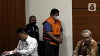 Wakil Ketua KPK Alexander Mawarta bersiap memberikan keterangan terkait penahanan tersangka penyuap Gubernur Papua, Lukas Enembe, Direktur PT Tabi Bangun Papua  Rijatono Lakka di Jakarta, Kamis (5/1/2022). Rijatono Lakka merupakan tersangka kasus dugaan suap dan penerimaan gratifikasi terkait proyek infrastruktur di Provinsi Papua. (Liputan6.com/Johan Tallo)