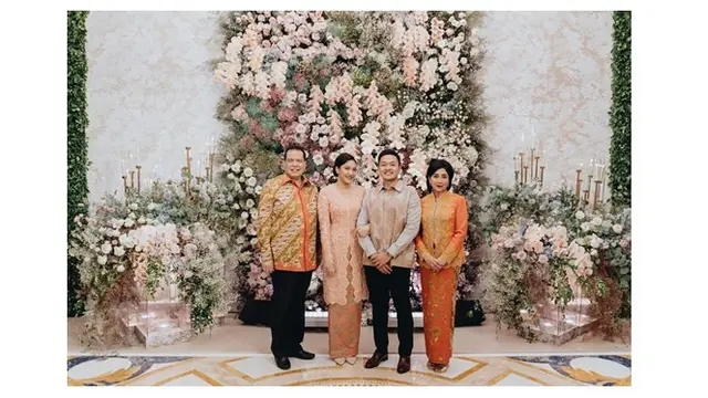 8 Momen Lamaran Putri Tanjung dan Guinandra Jatikusumo, Penuh Haru Bahagia