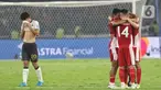 Pemain Timnas Indonesia berpelukan usai mengalahkan China pada lanjutan putaran ketiga kualifikasi Piala Dunia 2026 zona Asia grup C di Stadion Utama Gelora Bung Karno, Jakarta, Kamis (5/6/2025). (Liputan6.com/Angga Yuniar)