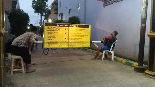 Lockdown lokal di permukiman di Bekasi