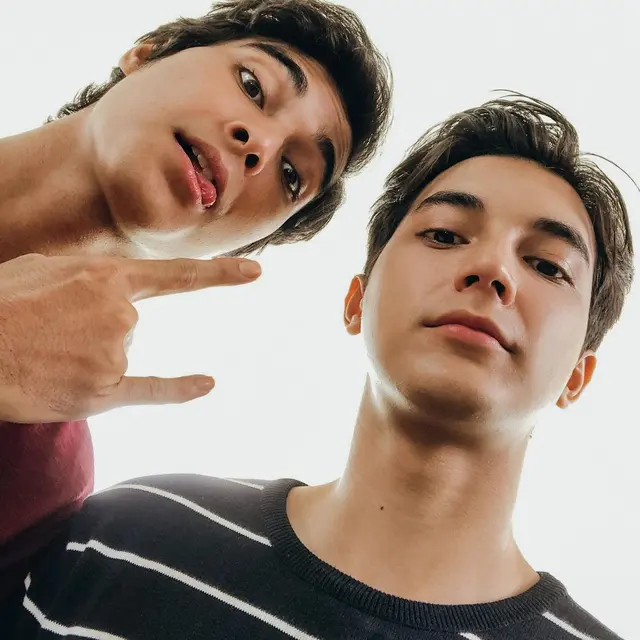 Potret 6 Kakak Adik Artis yang Sama-Sama Terjun ke Industri Hiburan, Kompak