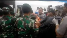 Delapan jenazah korban kecelakaan pesawat Dimonim Air tiba di RS Bhayangkara Jayapura Papua hari Senin (13/8) untuk diautopsi.