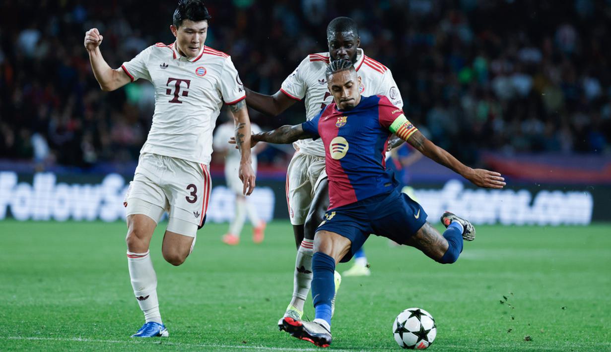 Barcelona tampil luar biasa untuk menghajar tim tamu Bayern Munchen dengan skor telak 4-1. Bermain di hadapan pendukung sendiri, Raphinha dan kawan-kawan sukses tuntaskan dendam. (AP Photo/Joan Monfort)
