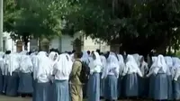 Siswa SMA Negeri 1 Kalianget, Sumenep, memilih mogok belajar.