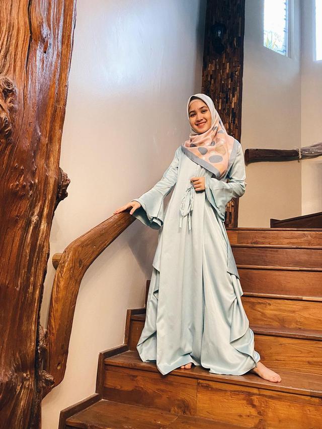7 Pesona Cut Syifa saat Tampil Berhijab, Curi Perhatian