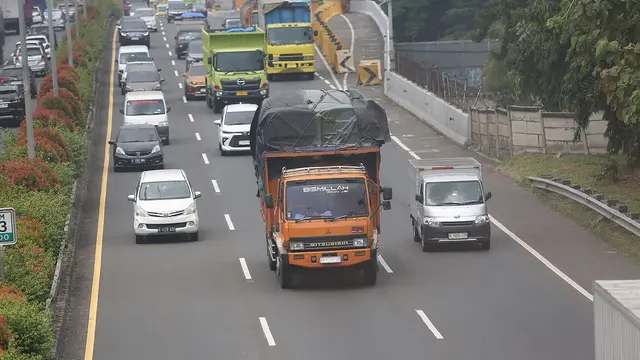 Kementerian Perhubungan (Kemenhub) akan membatasi operasional truk besar sumbu tiga atau lebih selama angkutan Lebaran 2026. (Foto: Kemenhub)