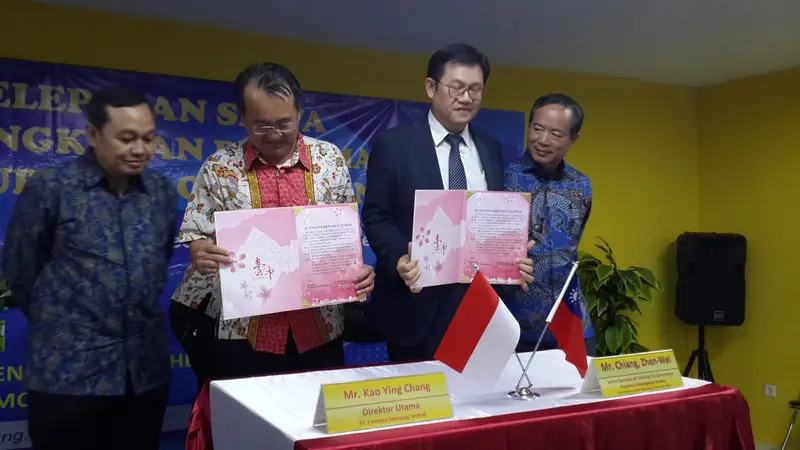 Tanda tangan nota kesepahaman antara perusahaan industri Taiwan dengan anak perusahaannya di Indonesia, disaksikan oleh Taiwan Economic & Trade Organization serta perwakilan Kementerian Perindustrian RI (Rizki Akbar Hasan/Liputan6.com)