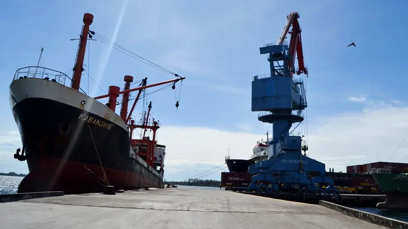 Alur Dangkal Lalu Lintas Pelabuhan Pulau Baai Bengkulu Terganggu