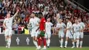 Gol cepat pemain Skotlandia Scott McTominay pada menit ke-7 sempat mengejutkan barisan pertahanan Portugal. (Patricia DE MELO MOREIRA/AFP)