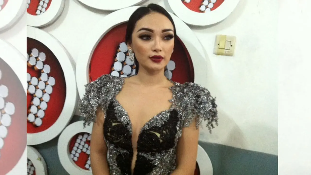 Zaskia Gotik tampil seksi