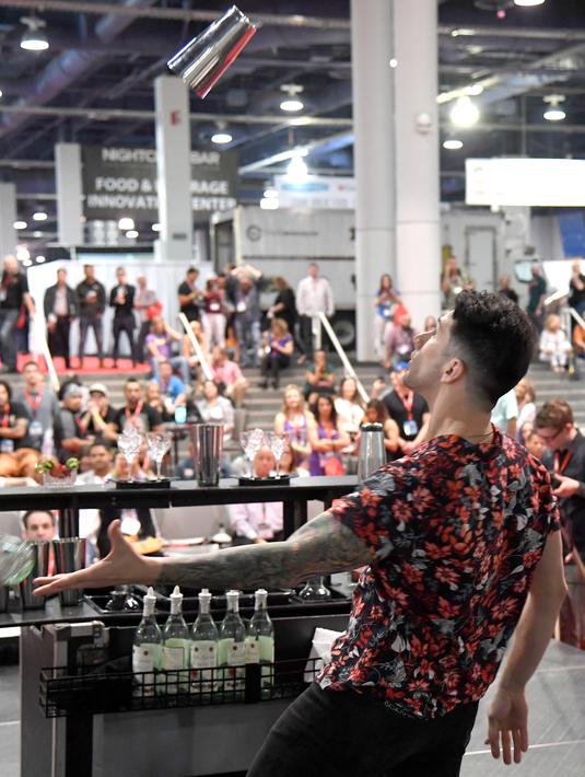 FOTO Gaya Para Bartender Dunia Saat Bertarung di Las Vegas Foto