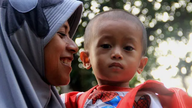 Ilustrasi ibu dan anak laki-laki