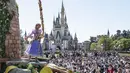<p>Tokyo Disney Sea juga ikut ambil bagian dalam perayaan tersebut, yang berlangsung dari April 2023 hingga Maret 2024. (AFP/Richard A. Brooks)</p>