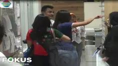Selain Riri Febrianty, hadir juga ke Gedung Siber Polda Jatim artis Jessy Amalia dengan terus menutup wajahnya menghindari wartawan.