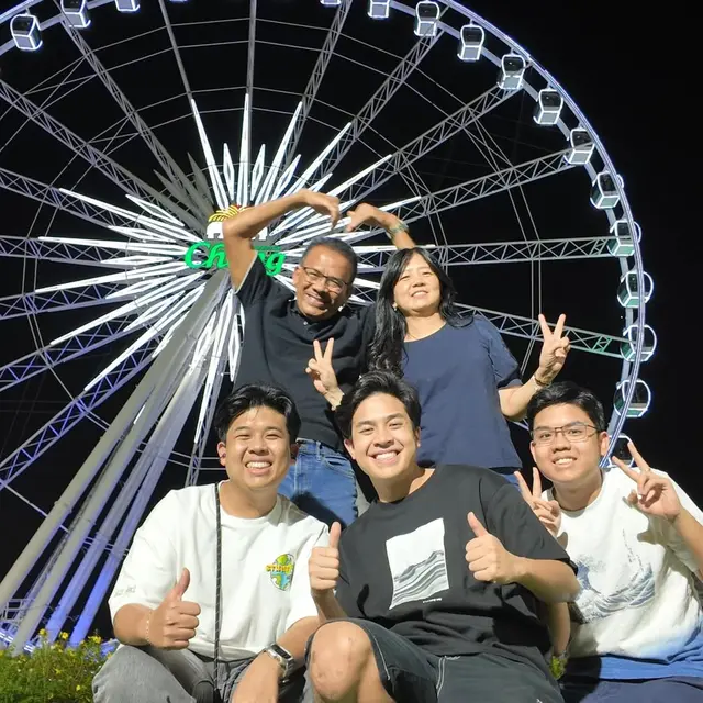 7 Potret Kenangan Jerome Polin dengan Mendiang Ayah, Penuh Kehangatan dan Bikin Haru