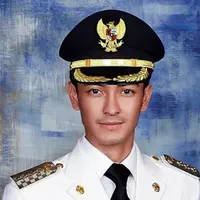 Zumi Zola. (via: Wikipedia)