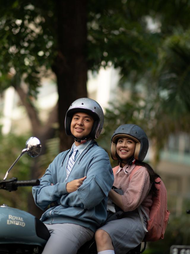 6 Potret Romantis Angga Yunanda dan Adhisty Zara di Lokasi ...