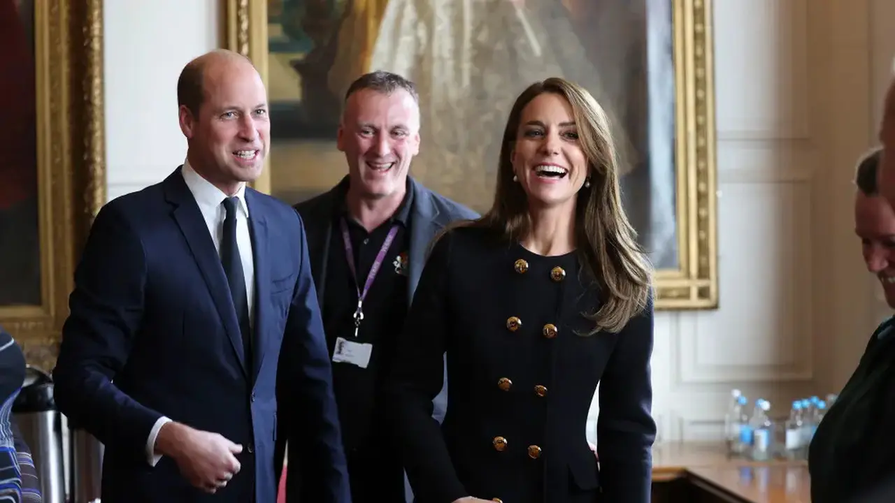 Penampilan Publik Pertama Pangeran William dan Kate Middleton Usai Pemakaman Ratu Elizabeth II (Sumber: AP)