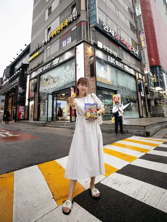 Meskipun simple, namun penampilan dari YouTuber asal Korea Selatan ini selalu sukses menarik perhatian. Tak heran apabila penampilannya selalu menuai pujian warganet. (Liputan6.com/IG/sunnydahye)