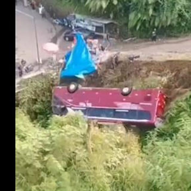 Kecelakaan Bus di Kawasan Wisata Guci, Tegal, Jawa Tengah.