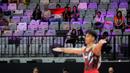 Sejumlah penonton Indonesia memberikan dukungan kepada para atlet tanah air dalam Kejuaraan Dunia Gimnastik 2025 di Indonesia Arena, Senayan, Jakarta, Senin (20/10/2025). (Bola.com/Bagaskara Lazuardi)
