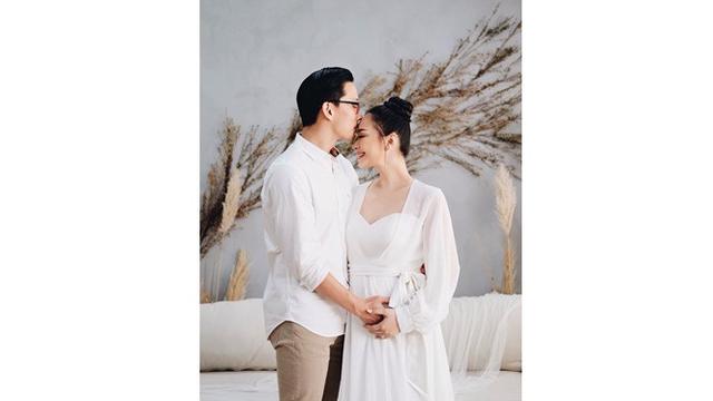 Hamil Anak Pertama, Ini 6 Potret Mesra Yuanita Christiani Bareng Suami