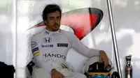 Pebalap McLaren, Fernando Alonso, dikabarkan akan pensiun dari F1 pada akhir musim 2017. (Bola.com/Twitter/F1icom)