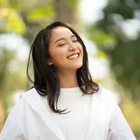 ilustrasi perempuan tertawa/Chatchai.wa/Shutterstock