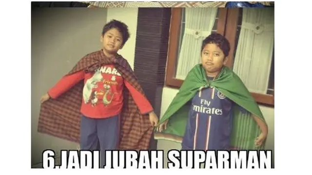6 Kelakuan Nyeleneh Orang saat Pakai Sarung Ini Bikin Geleng Kepala