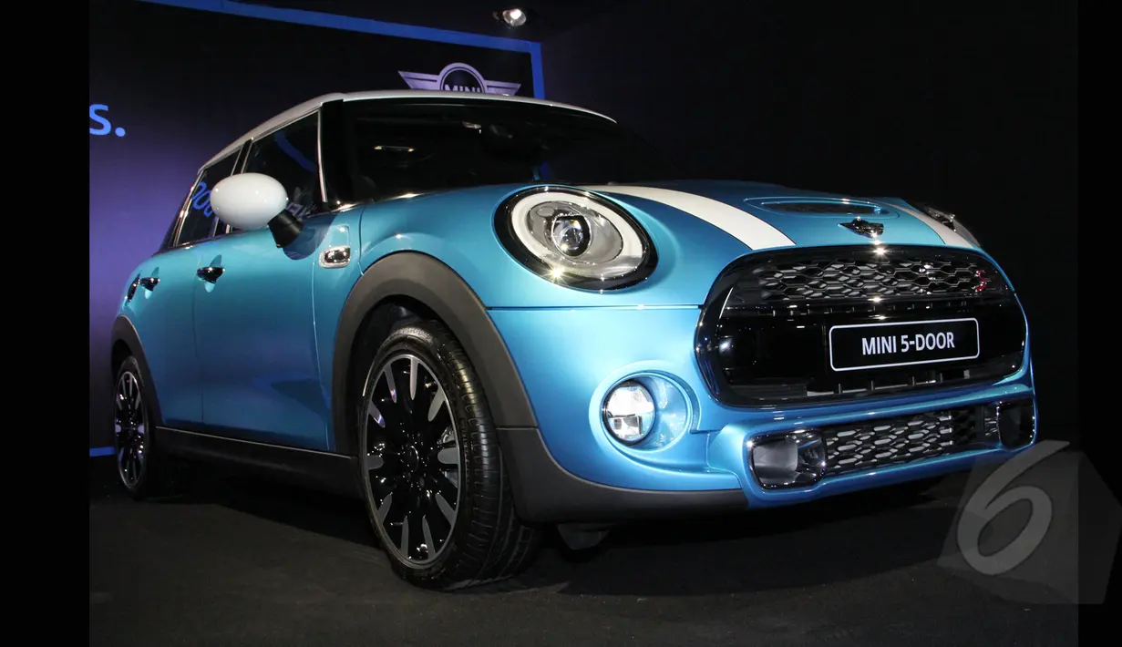 MINI 5-Door memiliki dimensi yang lebih panjang dan tinggi, serta lebih lebar pada ruangan, Jakarta, Kamis (5/3/2015). (Liputan6.com/Helmi Afandi) 