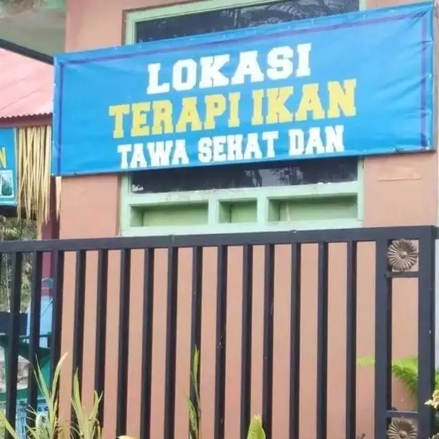 8 Potret Tulisan Tak Selesai di Spanduk Ini Bikin Mikir Keras