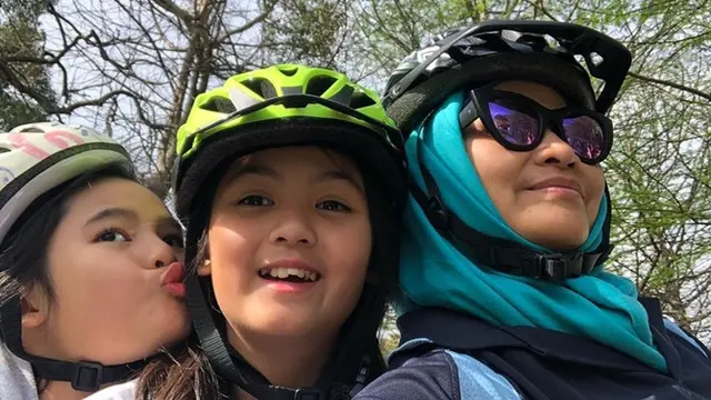6 Potret Terbaru Sindy Dewiana, Pemeran Saras 008 yang Kini Jadi Pelatih Senam