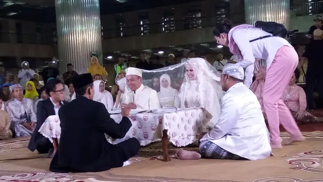 [Bintang] Vicky Prasetyo dan Angel Lelga