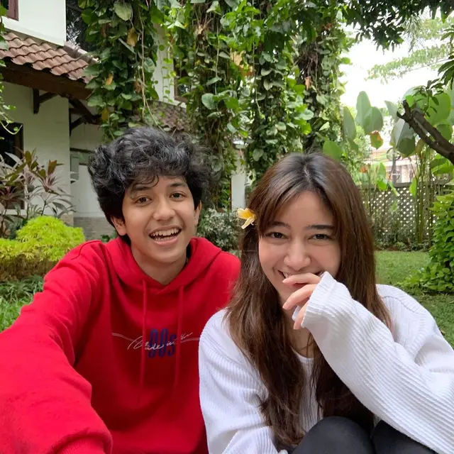 5 Potret Kedekatan Abun Sungkar dan Dannia Salsabilla Pemeran Rian dan Amanda Dalam Film Mariposa