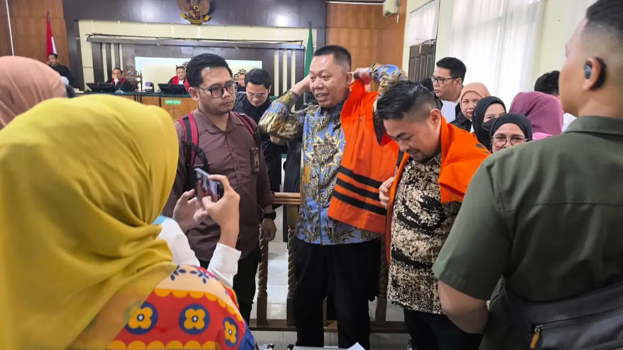 Eks Penjabat Wali Kota Pekanbaru Risnandar Mahiwa dan 2 mantan bawahannya jalani sidang perdana di Pengadilan Tindak Pidana Korupsi pada Pengadilan Negeri Pekanbaru.