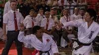 Penampilan karateka Indonesia, Ferdiansyah, pada Kejuaraan Dunia Karate SKIF 2016 di JIExpo Kemayoran, Jakarta, Minggu (28/8/2016). (Bola.com/Vitalis Yogi Trisna)