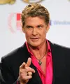 Aktor ini memiliki salah satu julukan yang paling terkenal di dunia sebagai 'The Hoff'. Pada hari Jumat, David Hasselhoff menjadi berita utama setelah tampil dalam sebuah video dan mengatakan ia telah mengubah namanya menjadi David Hoff. (Bintang/EPA)