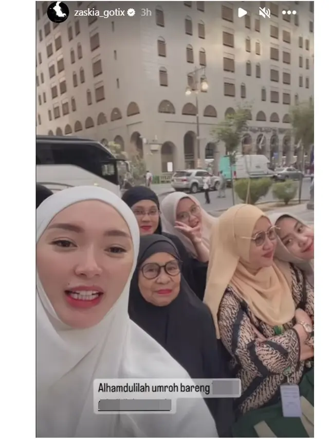 6 Potret Zaskia Gotik Berangkat Umrah Usai Sirajuddin Machmud Diperiksa KPK