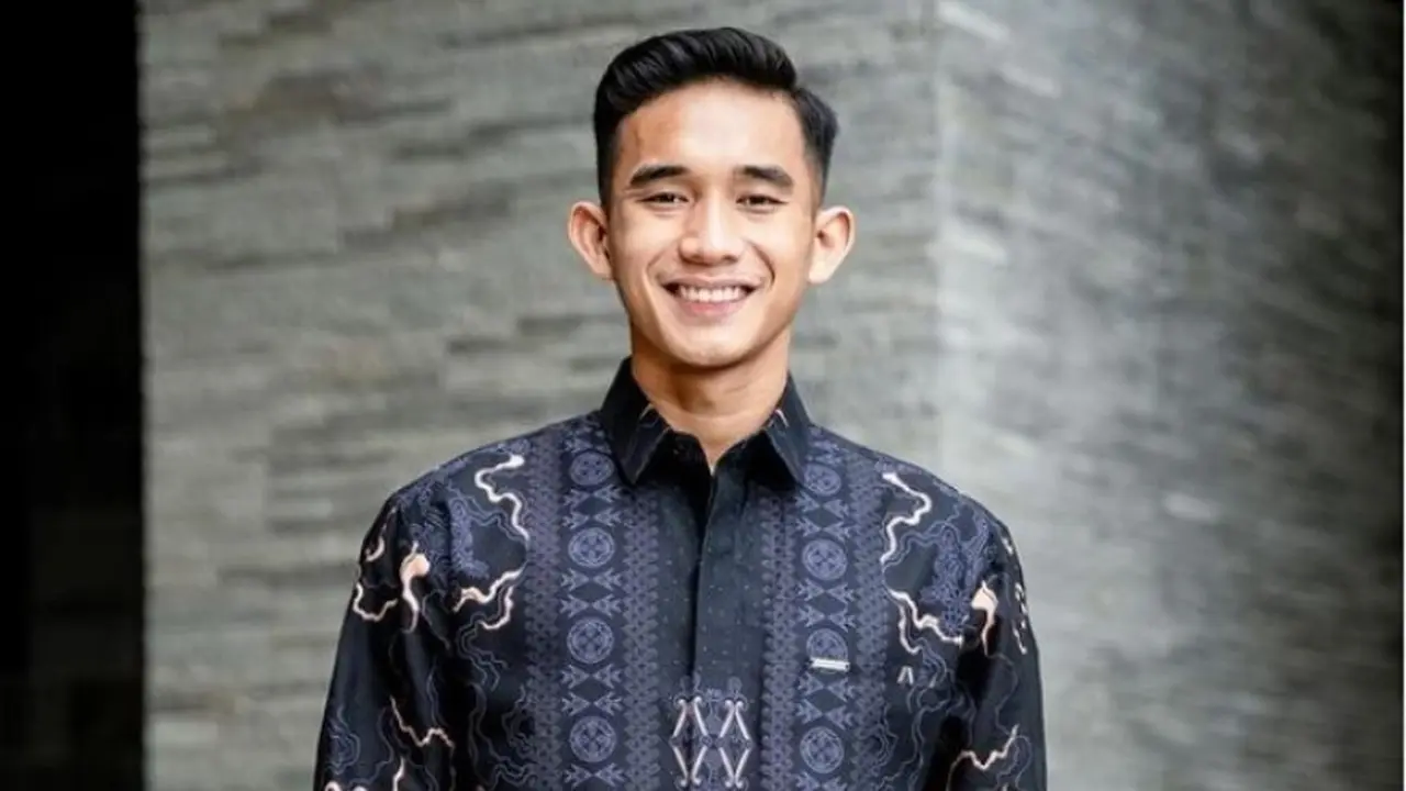 Rizky Ridho Unggah Foto Jadi Model Kemeja Batik, Ramai Dikomentari Sesama Pemain Timnas Indonesia