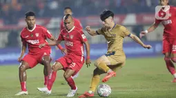 Bertanding di Stadion Si Jalak Harupat, Bandung, Jawa Barat, Dewa United tampil dominan sepanjang laga. (Liputan6.com/Helmi Fithriansyah)
