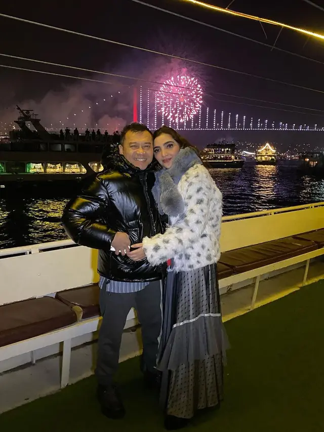 7 Potret Mesra Ashanty dan Anang Hermansyah Selama di Turki, Tak Kalah dari Anak