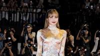 Lisa Eksis di Karpet Merah BIFF 2025 dengan Gaun 3D, Penampilannya Picu Pro Kontra