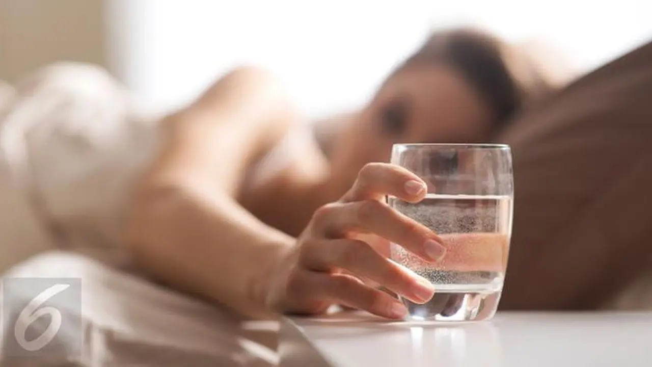 Manfaat Minum Air Putih Saat Perut Kosong