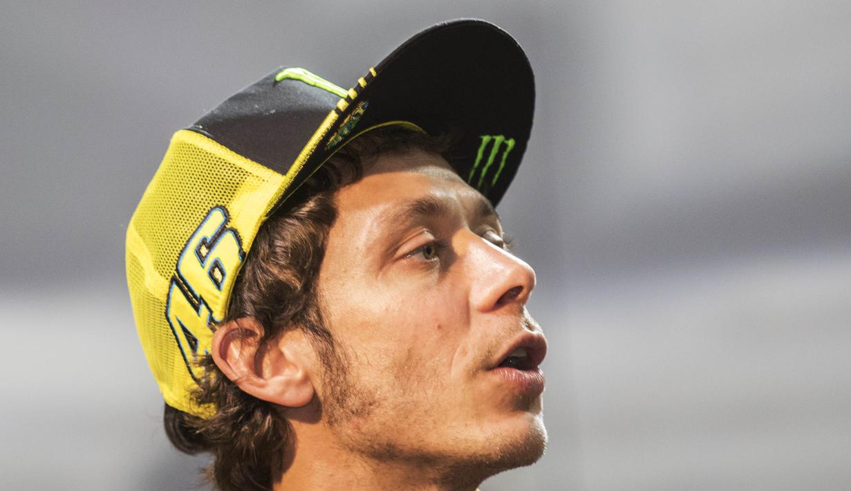 Mimik muka Valentino Rossi saat konferensi pers peluncuran motor baru Yamaha, Xabre, di The Mulia Resort, Bali, Selasa (26/1/2016). (Bola.com/Vitalis Yogi Trisna)