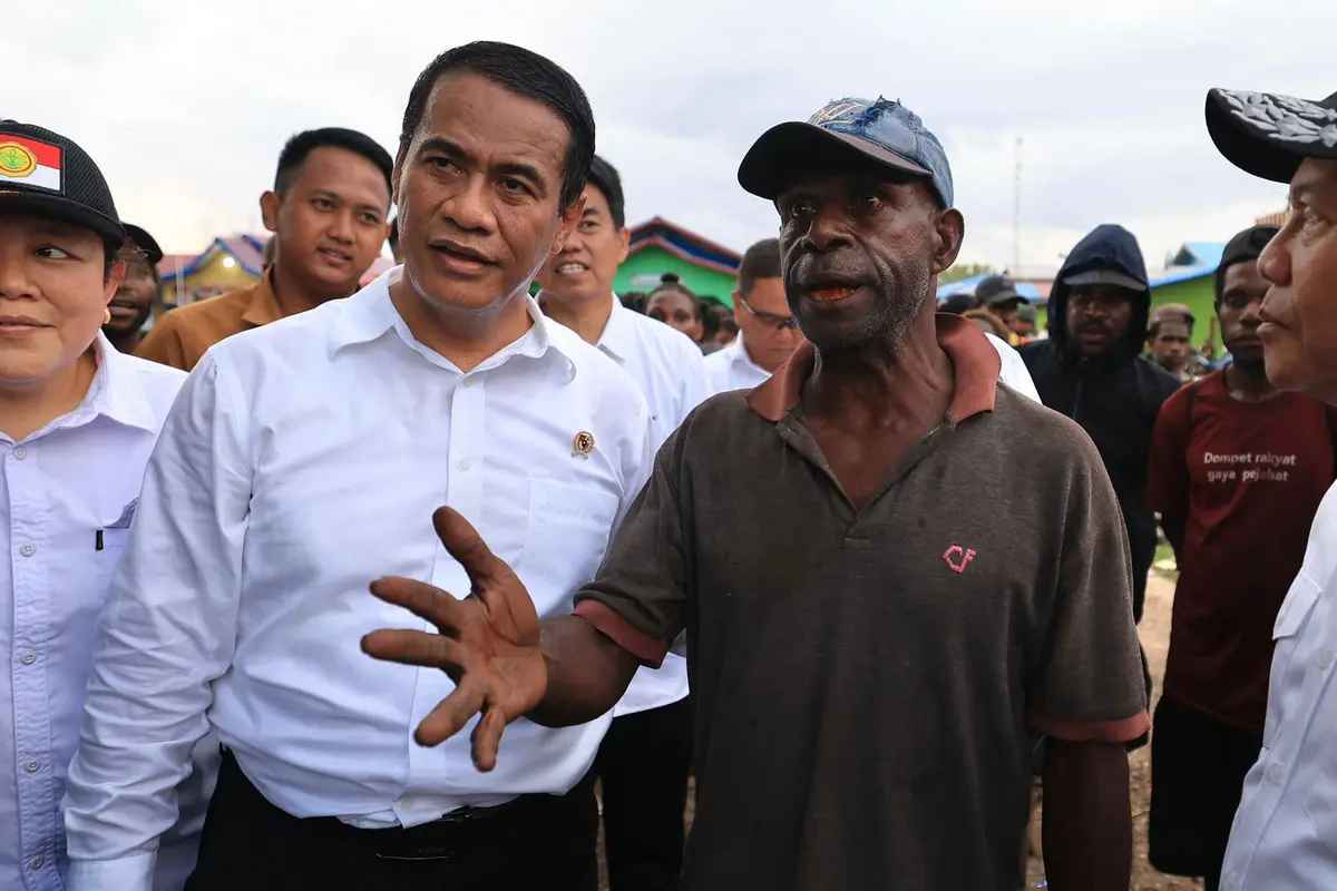 Menteri Pertanian Amran Salurkan Bantuan Benih dan Dorong Pertumbuhan Ekonomi Masyarakat di Kampung Wanam